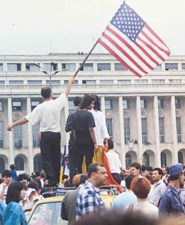 Între revoluții