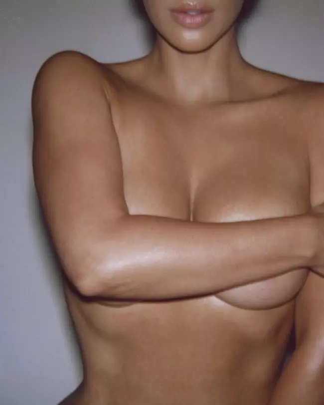 Kim Kardashian poze nud
