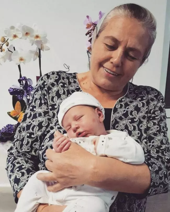 Rahela, mama Lidiei Buble, in brate cu un nepotel