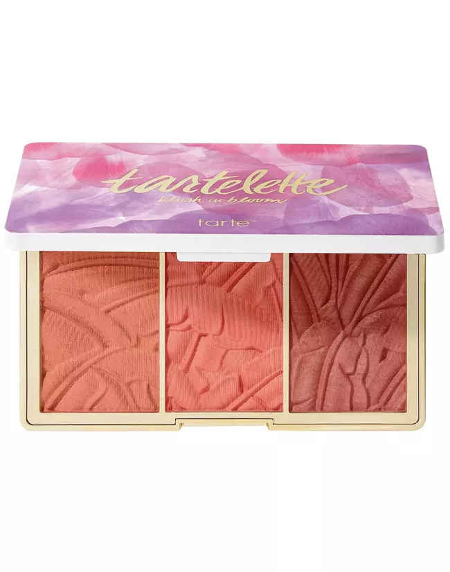 Paletă de farduri de obraz Tartelette Blush In Bloom, Tarte, 225 lei (disponibilă în magazinele Sephora)