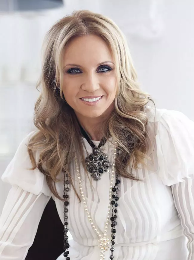 camelia-sucu_1_size1