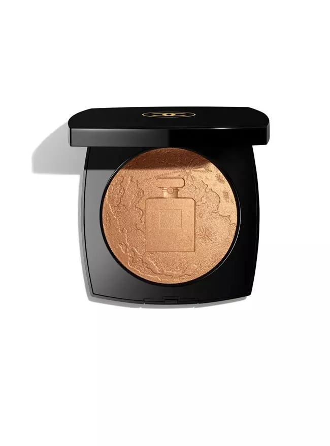 Pudră iluminatoare ÉCLAT LUNAIRE OVERSIZE ILLUMINATOR FACE POWDER, Chanel, 402 lei