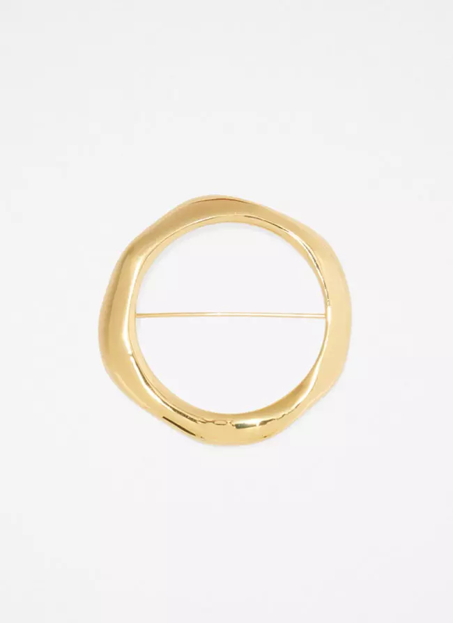 Broșă din alamă, Jil Sander, 450 euro