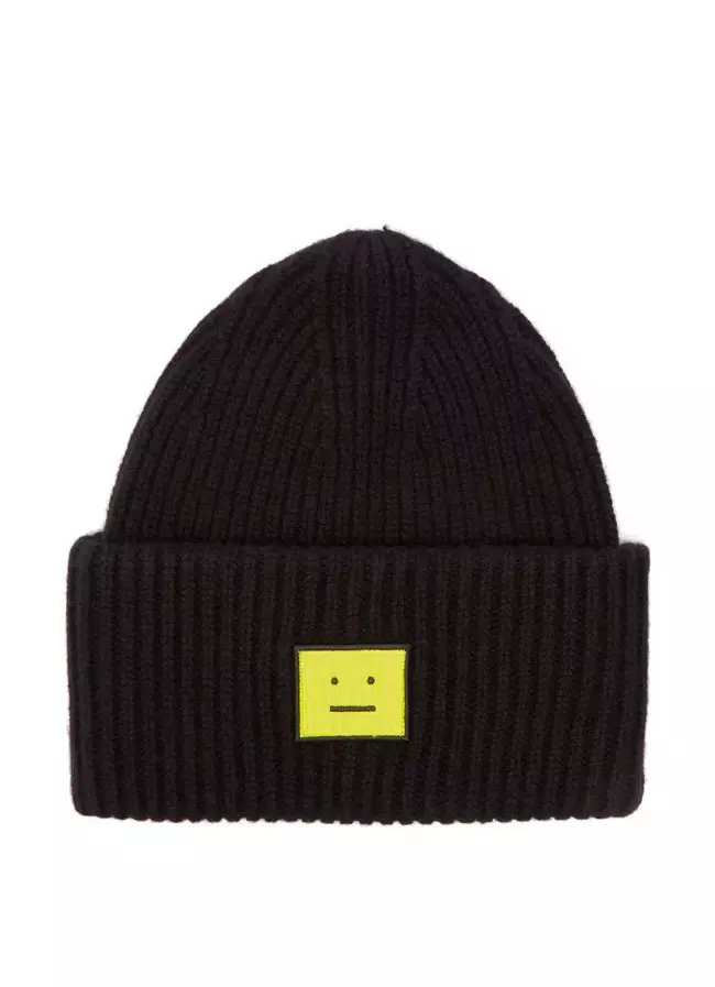 Căciulă din lână, Acne Studios, 745 lei, www.acnestudios.com