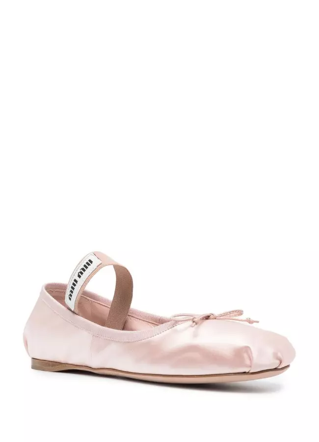2. Balerini din piele de vitel, Miu Miu, 688 euro
