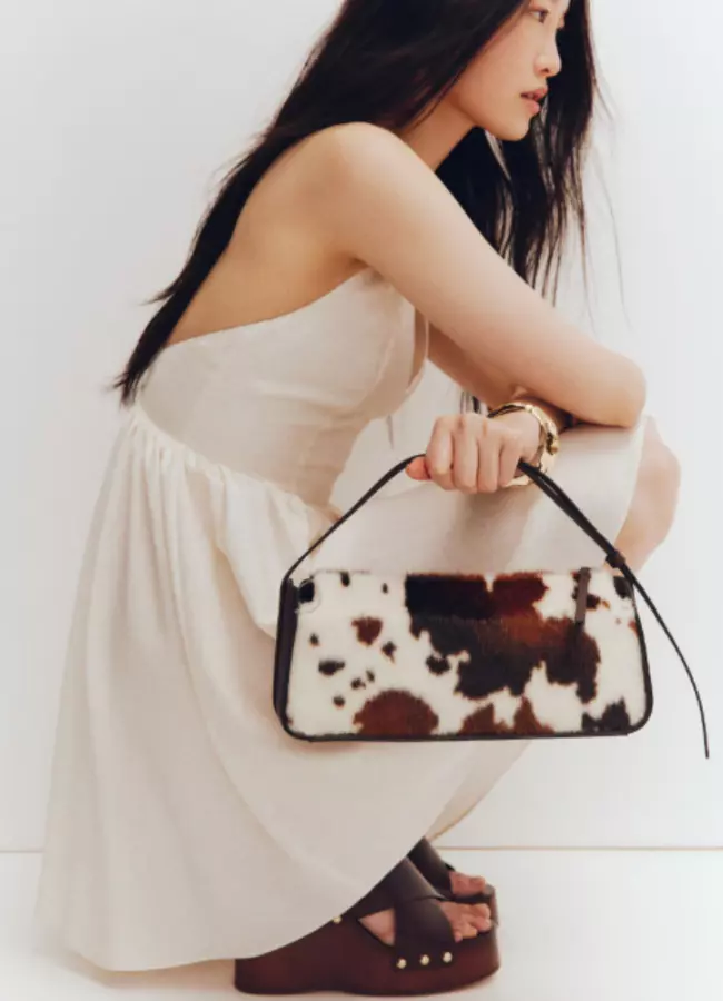 3. Geantă de umăr maro cu imprimeu piele de vacă, H&M