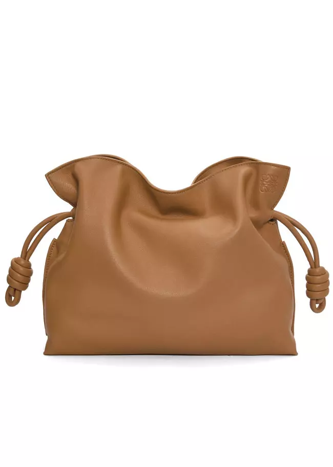 Clutch din piele, Loewe, 1.900 euro