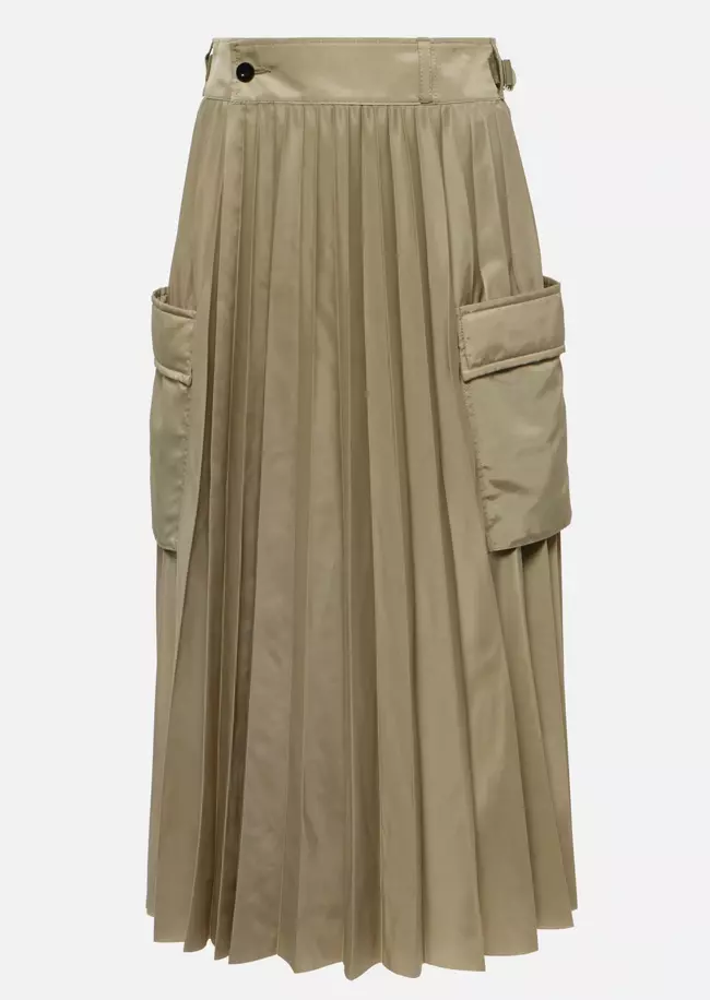 Fustă din poliester, Sacai, 790 euro, www.mytheresa.com