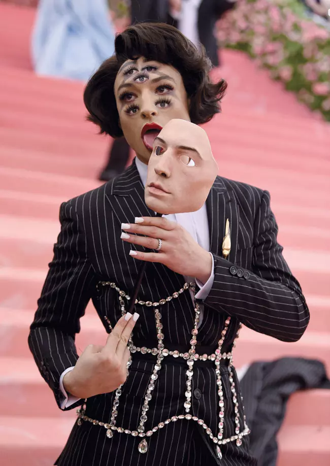 Ezra Miller la Met Gala