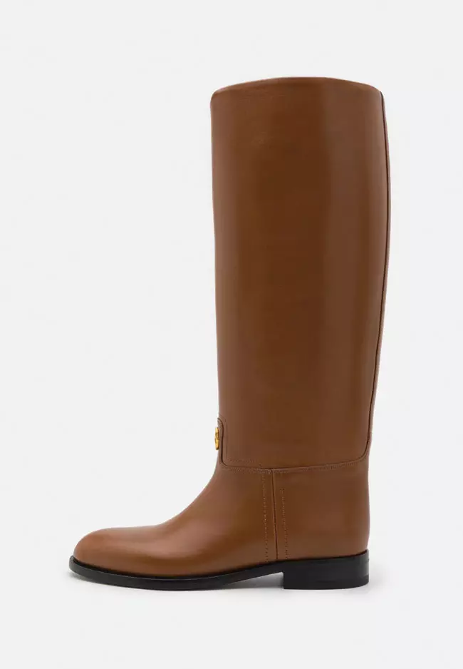 Cizme din piele, Bally, 6.119 lei, www.zalando.ro