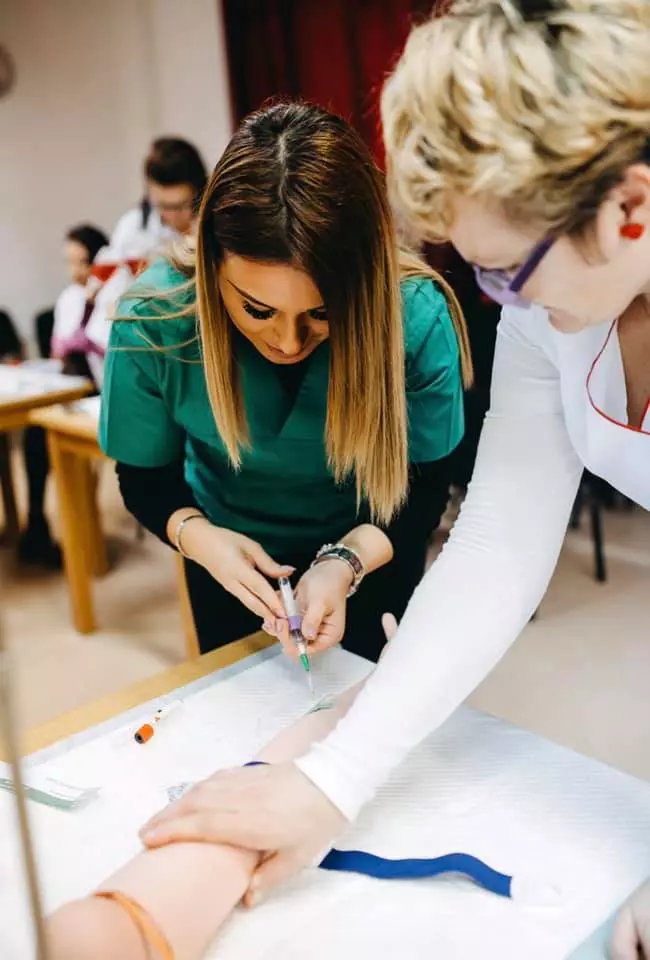 Asistenta-coronavirus3