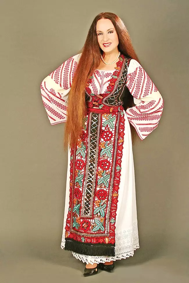 Maria Dragomiroiu interpreta de muzica populara