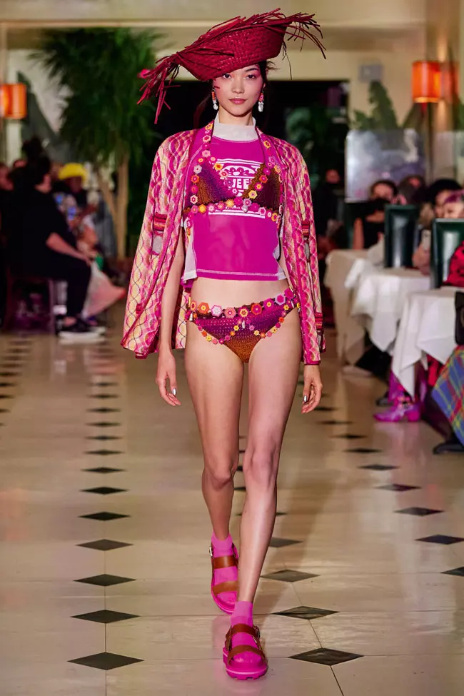 Pauline à la plage (Anna Sui)
