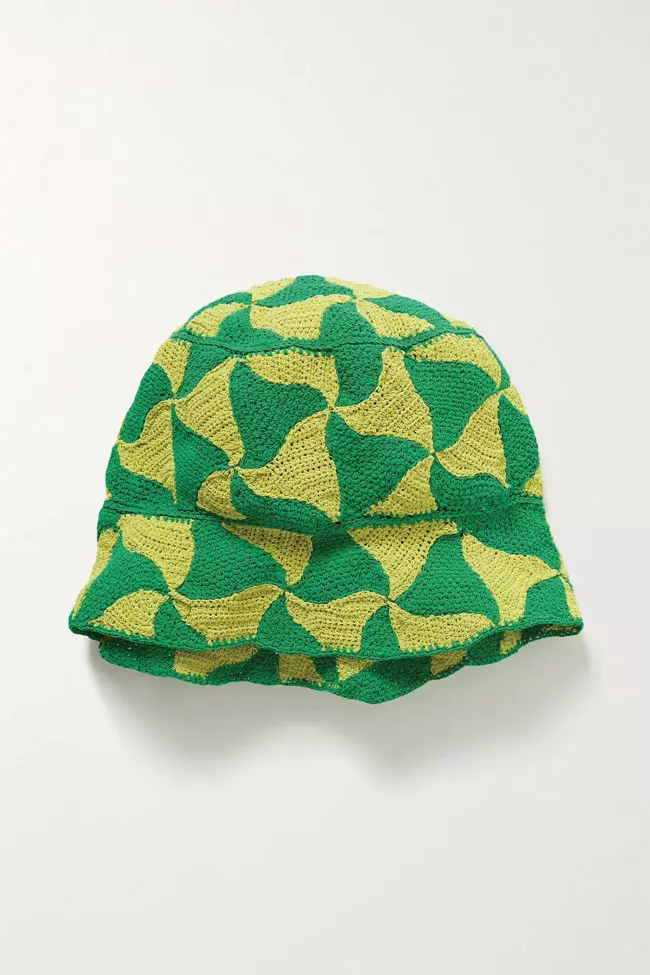 Pălărie din croșet, Bottega Veneta, 7.400 lei, magazinul Mengotti