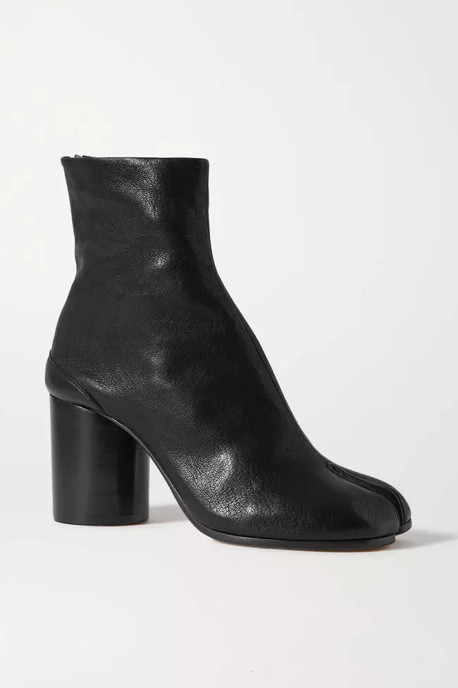 Ghete din piele, Maison Margiela, 4.400 lei, magazinul Entrance
