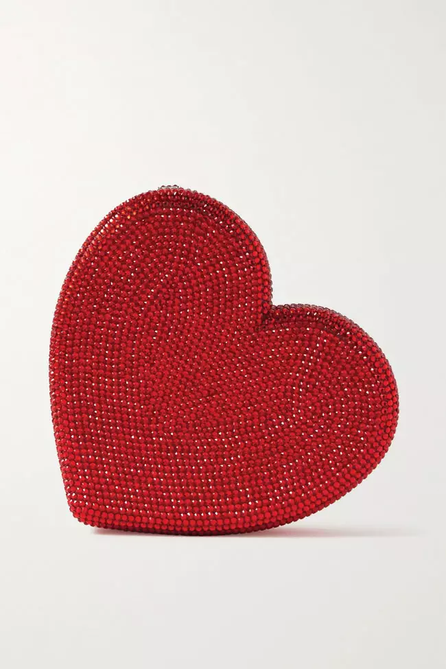Clutch din cristale, Judith Lieber Couture, 16.300 lei, www.net-a-porter.com