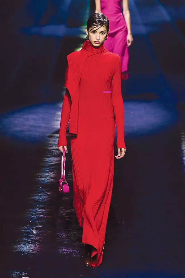 Roșu cardinal (Fendi)