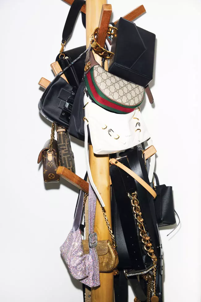 Operațiunea Dulapul cu make-up artista Alexandra Crăescu (3)