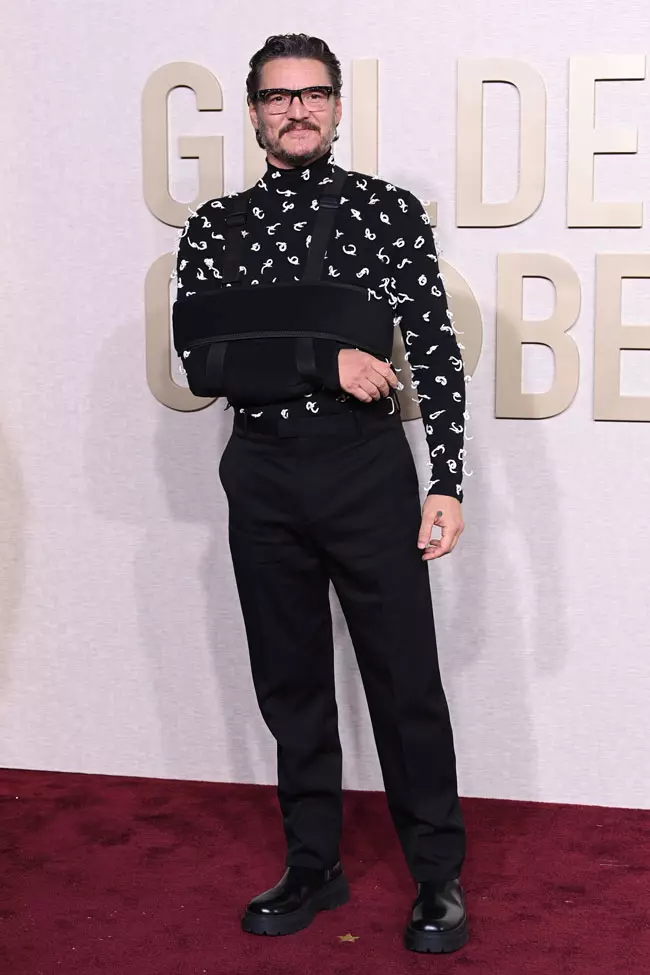 Pedro Pascal purtand Bottega Veneta