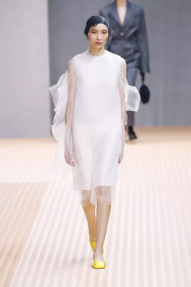 Rochia albă (Prada)