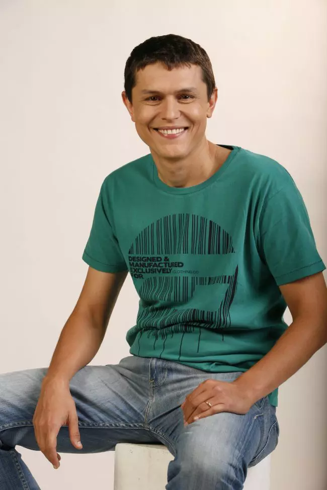 cine este iulian postelnicu