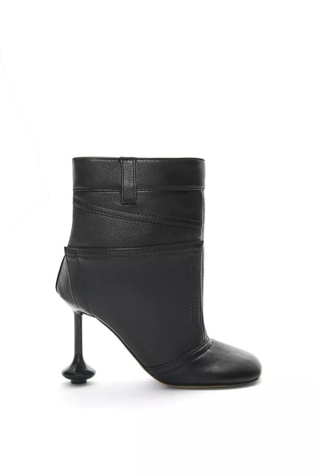Botine din piele, Loewe, 1.800 euro