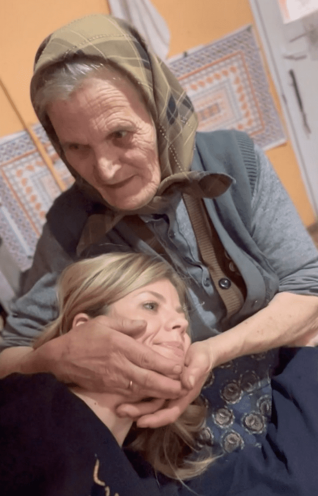 roxana-hulpe-si-bunica