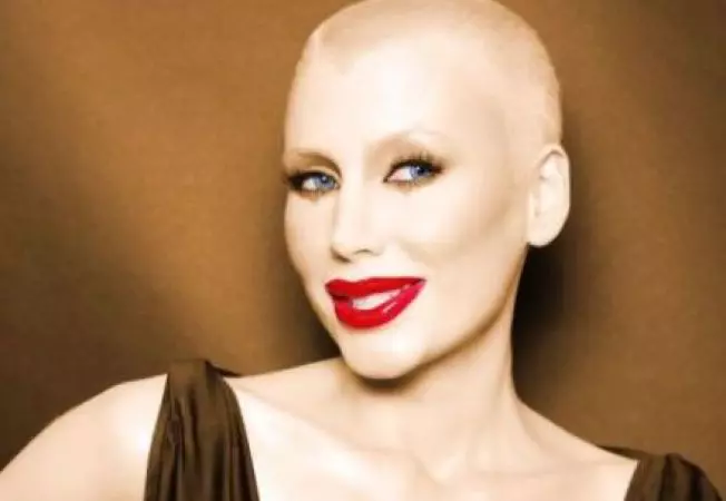 652x450_113219-catalina-toma-uitata-in-romania-cucereste-america