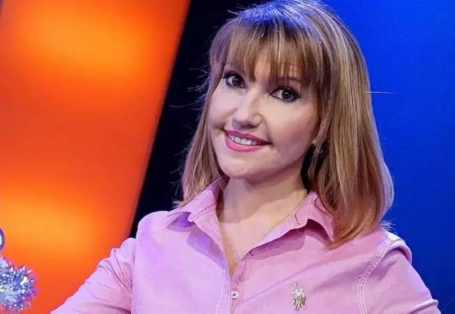 652x450_210762-marina-almasan-il-apara-pe-george-buhnici-lumea-vine-la-mare-sa-se-bucure-de-frumos-nu-de-revarsari-de-slana