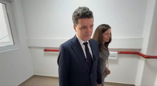 Mirabela Grădinaru, soția lui Nicușor Dan, a votat la alegerile prezidențiale 2025 ( (5)