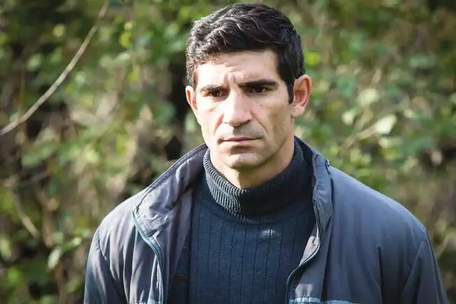 toma cuzin suspendat