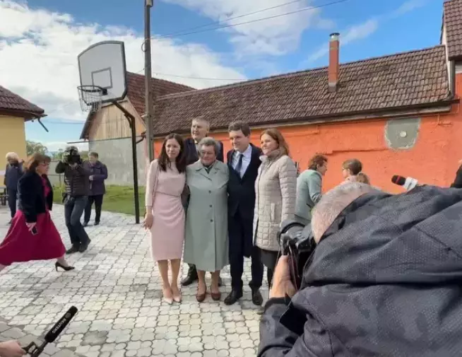 mirabela-gradinaru-nicusor-dan-alegeri-prezidentiale-2025 (7)