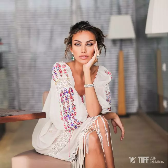 Aperitiff-Madalina-Ghenea_2016