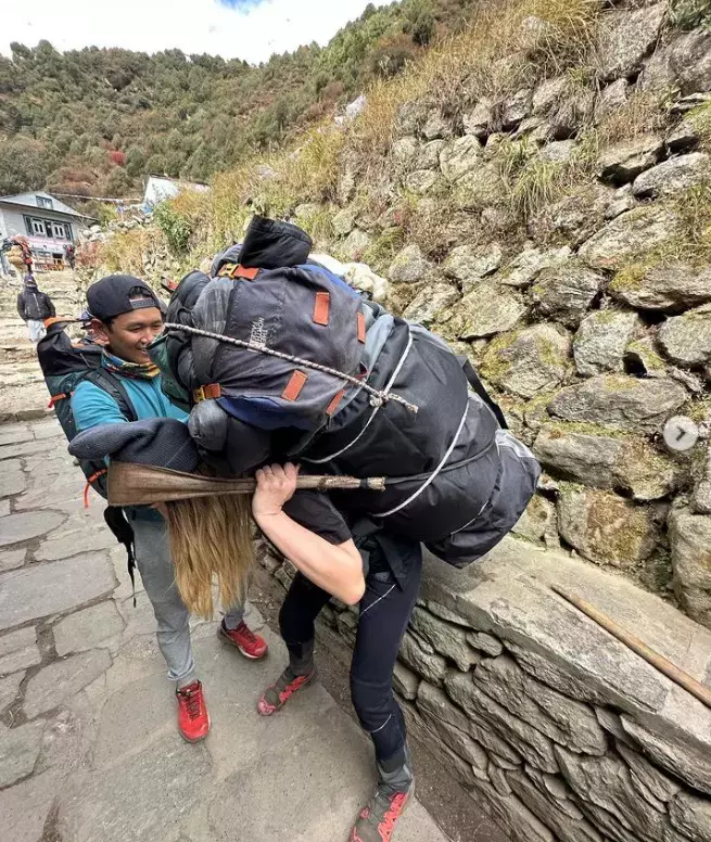delia-nepal-in-presa-1