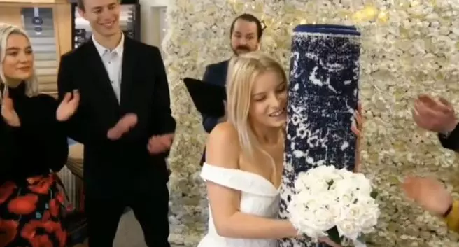 Bekki-Cocks-s-a-căsătorit-cu-un-covor-1