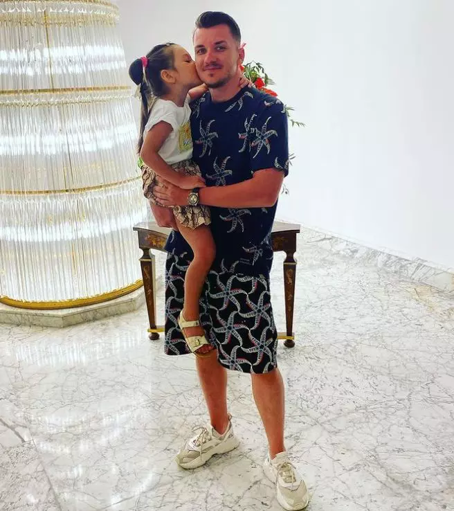 cine-este-sotul-andreei-survivor-2