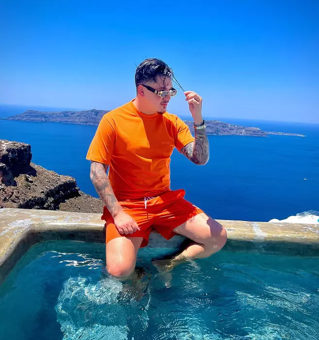 Theo Rose și Bogdan de la Ploiești, suspectați că au avut o relație. Ce s-a întâmplat între ei