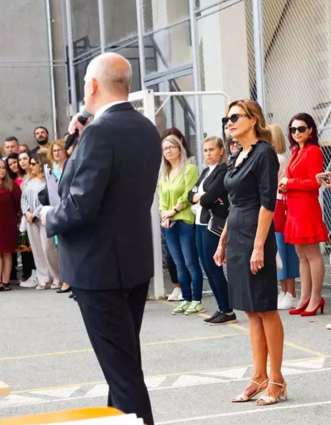 Cum s-a îmbrăcat Carmen Iohannis pentru deschiderea noului an școlar. De ce a atras atenția cu apariția sa