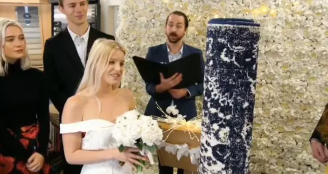 Bekki-Cocks-s-a-căsătorit-cu-un-covor