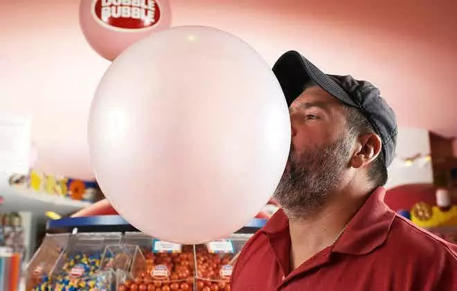 cel-mai-mare-balon-de-guma-din-lume