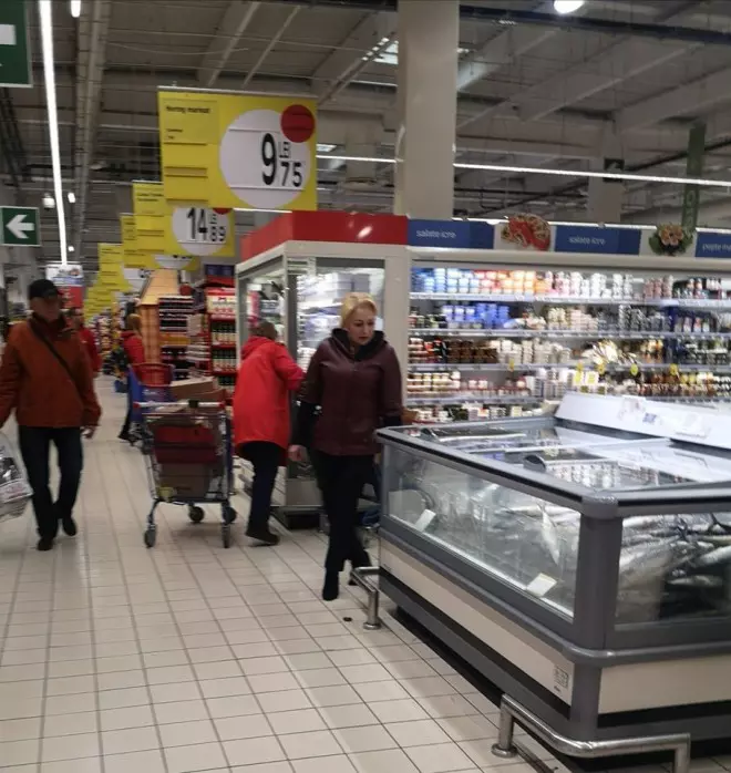 Viorica Dăncilă a fost suprinsă într-un supermarket din Ploiești