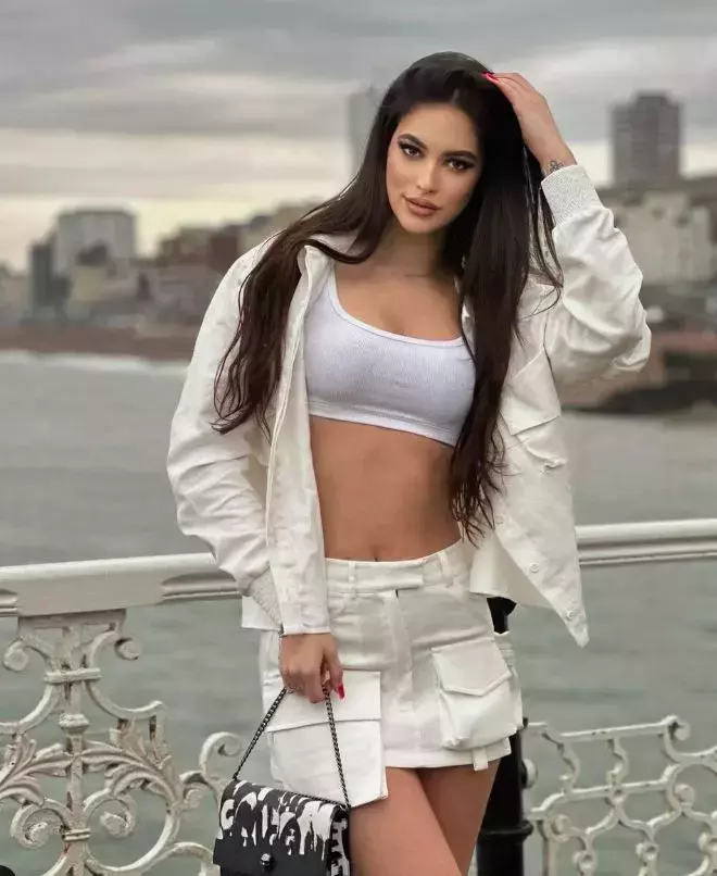 Eva Zaharescu, surprinsă din nou de paparazzi alături de stomatologul suedez! Cum a apărut fiica Andreei Berecleanu