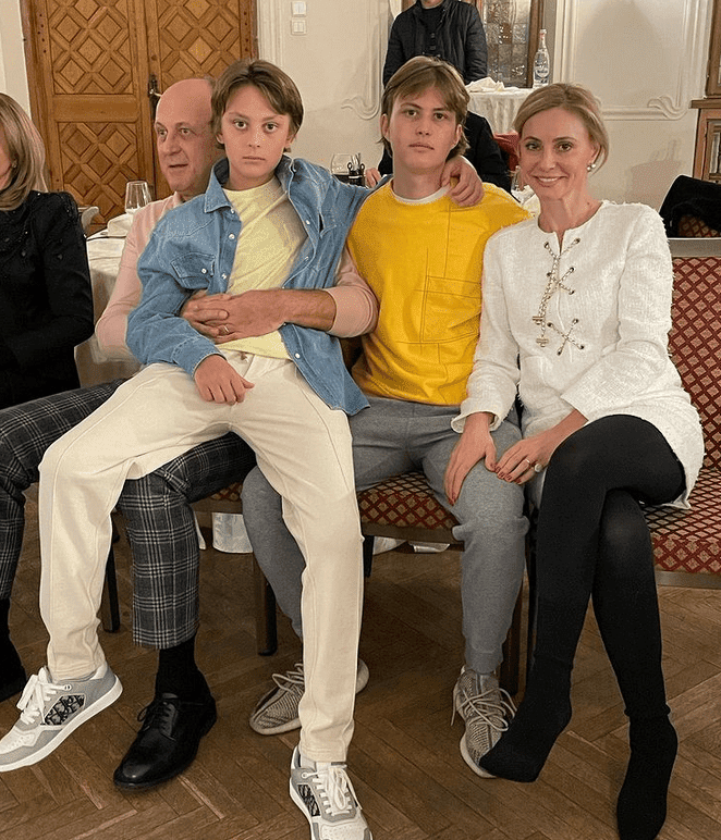 Dan Sucu si familia sa