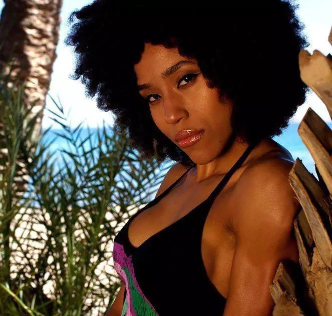 cu-ce-se-ocupa-ana-fosta-sotie-a-lui-alex-velea-4-Copy