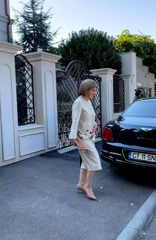 mama-simonei-halep-664x1024