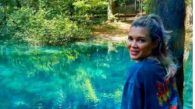 gina-pistol-in-vacanta-1