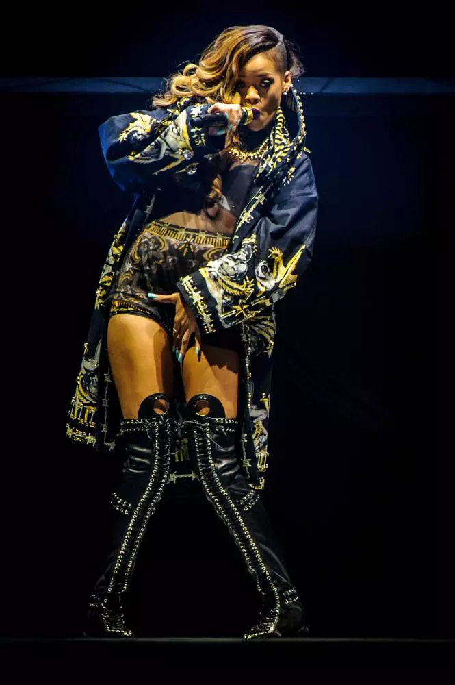 rihanna_41.jpg