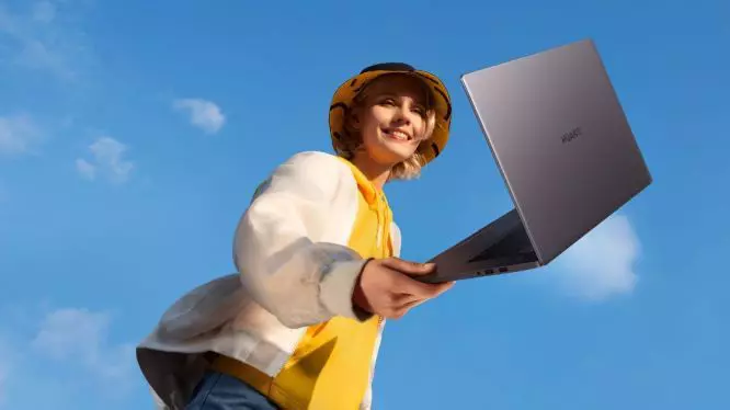 HUAWEI-MATEBOOK-D15