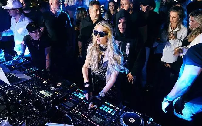 Paris Hilton în România