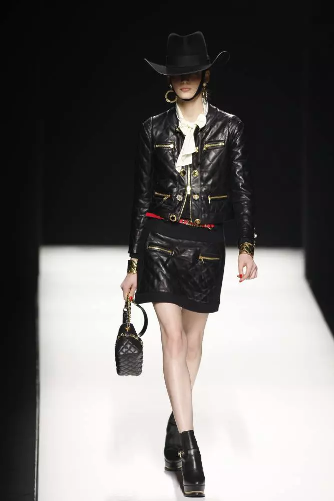 Moschino012.jpg